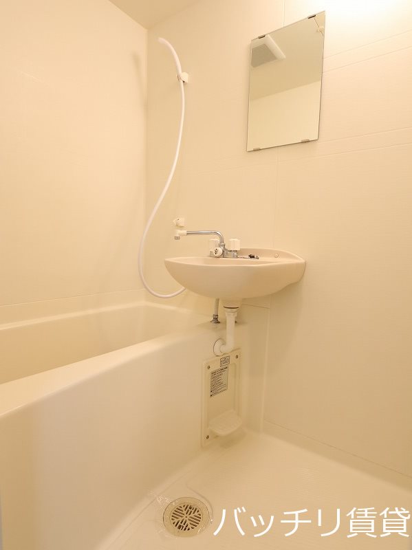 バス・シャワールーム　写真は同シリーズタイプのため、イメージになります。