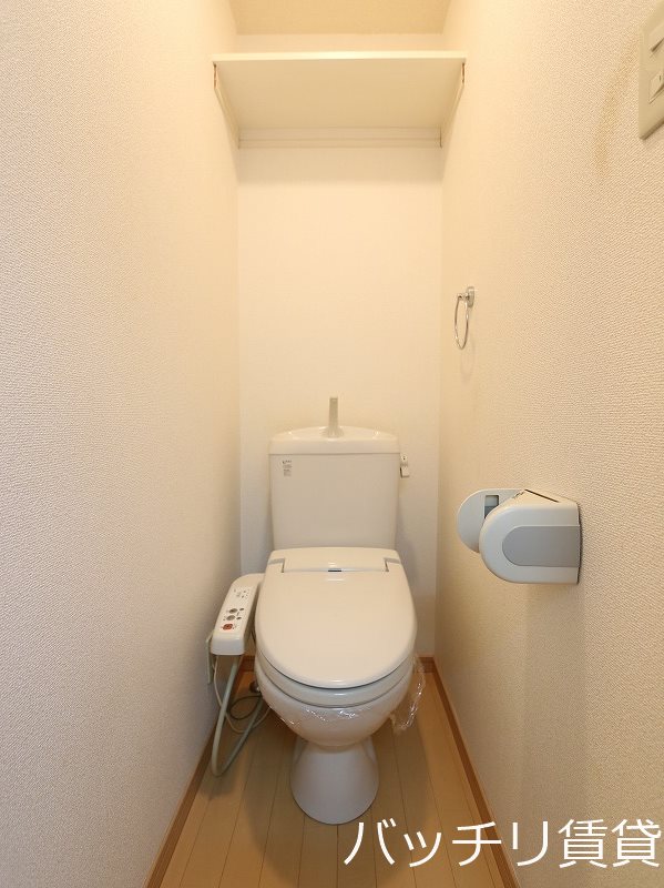トイレ　写真は同シリーズタイプのため、イメージになります。