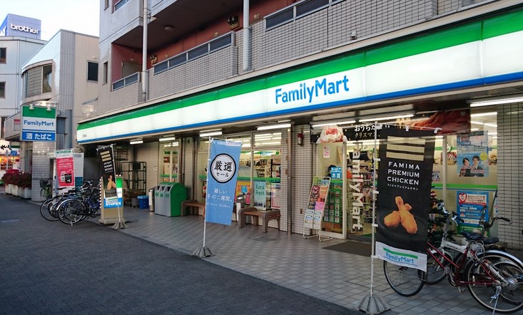 コンビニ　ファミリーマート 堀田駅前店（コンビニ）まで328m