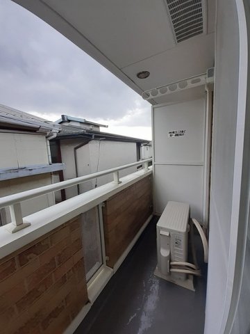 バルコニー　バルコニーからの眺めを楽しみながら食事をしませんか