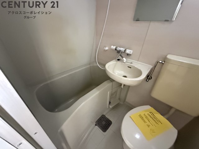 バス・シャワールーム　シンプルなユニットバス