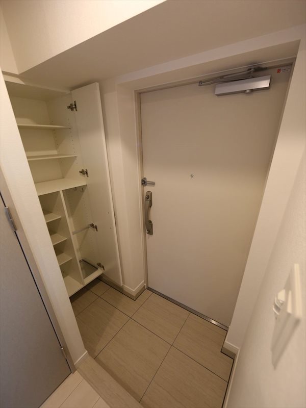 玄関　玄関　シューズボックス