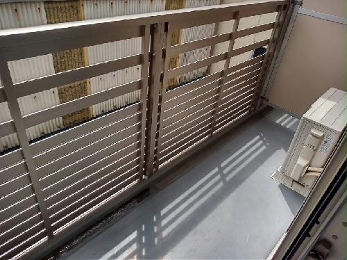 バルコニー　同タイプ物件の写真につき眺望異なります。号室により避難梯子有