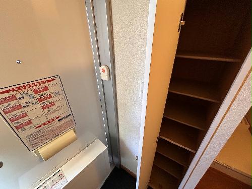 玄関　備品や設備仕様は号室等により異なるため現地をご確認ください。