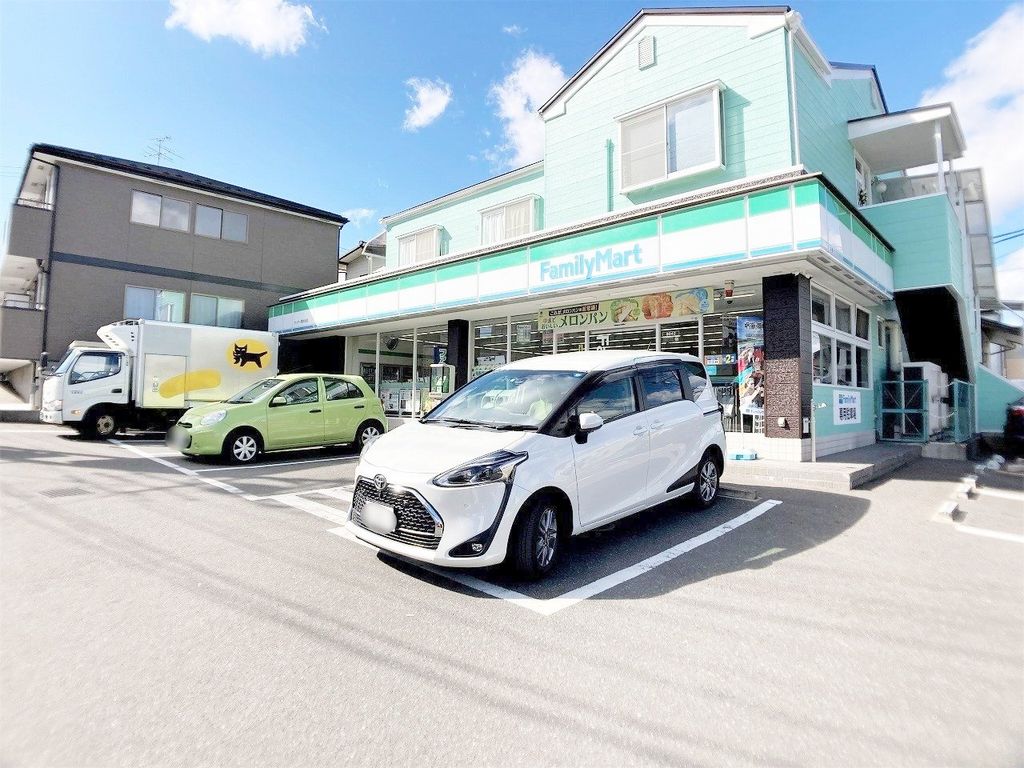 コンビニ　ファミリーマートウッディ南光台店（コンビニ）まで430m