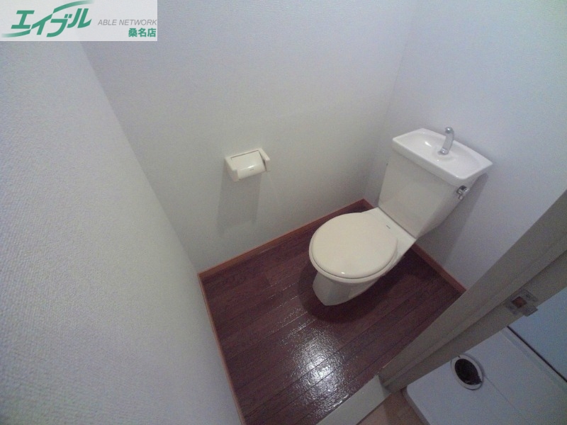 トイレ　同型反転参考写真