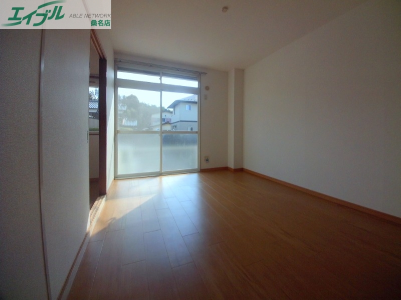 居室・リビング　同型反転参考写真