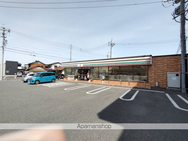 コンビニ　セブンイレブン（コンビニ）まで965m