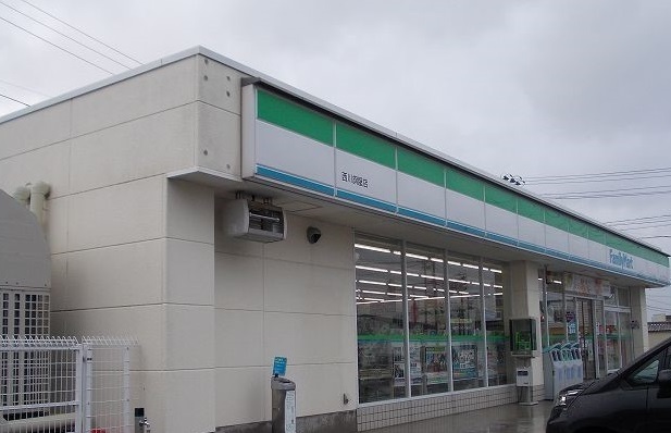 コンビニ　ファミリーマート西川旗屋店（コンビニ）まで400m