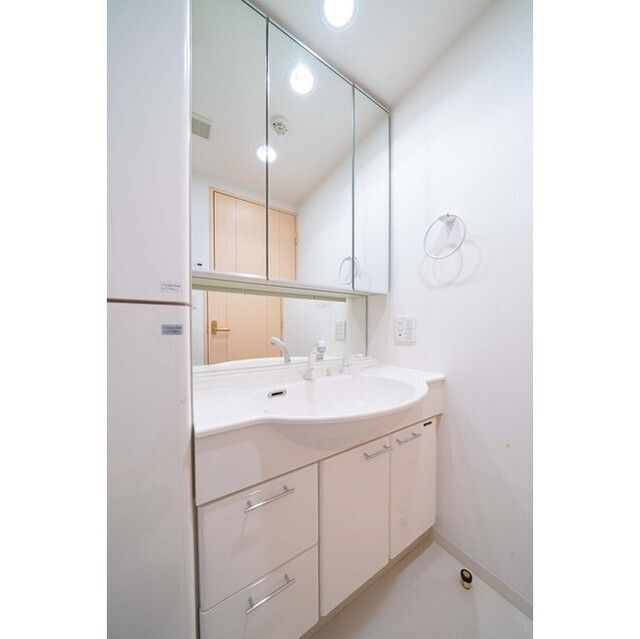 洗面設備　使いやすい独立洗面台です