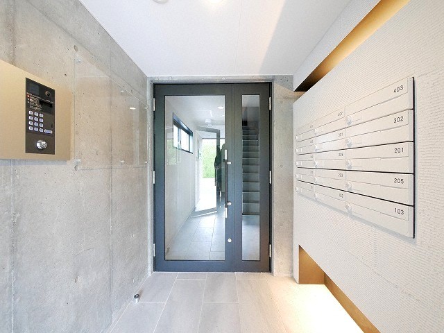 エントランス　☆宅配ボックス完備☆