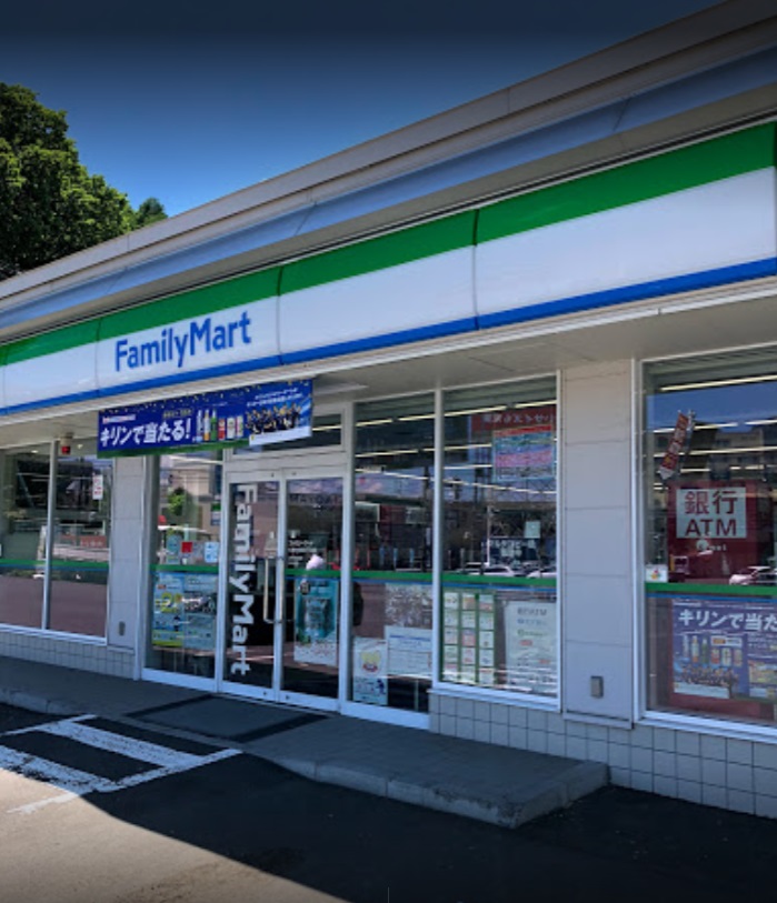 コンビニ　ファミリーマート札幌大谷地西1丁目店（コンビニ）まで594m