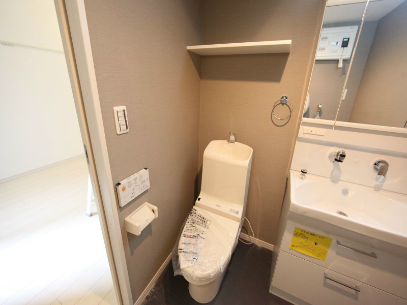 トイレ　温水洗浄暖房便座付トイレ