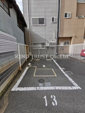 駐車場　駐車場があるので、車を買う予定の方も安心です