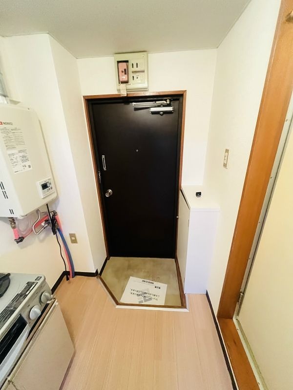 玄関　※別タイプの参考画像になります。