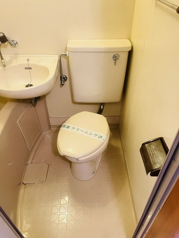 トイレ　※別タイプの参考画像になります。