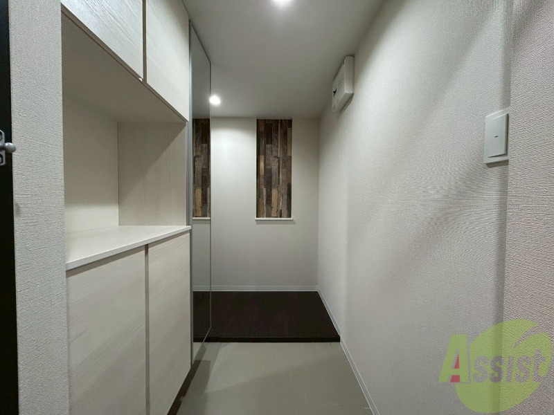 玄関　玄関の様子です。明るい印象ですね。気分もあがりそう。