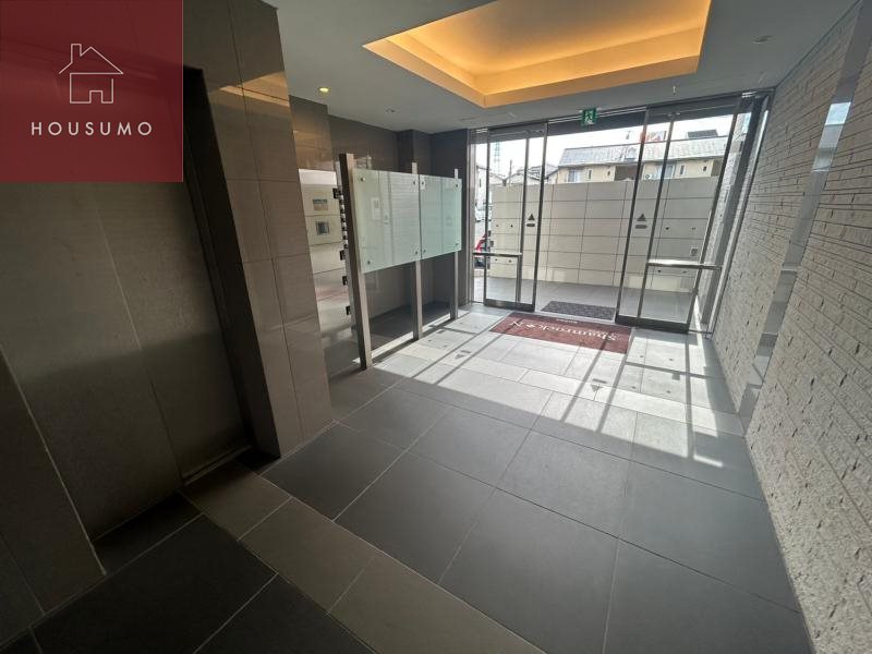 エントランス　落ち着いたエントランスです