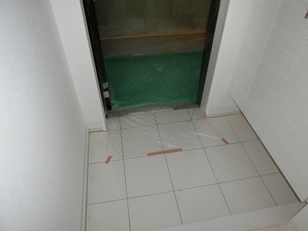 玄関　※新築工事の際の写真です。