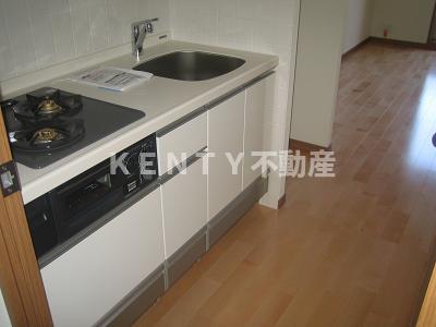 キッチン　コンパクトなキッチンで掃除もラクラク