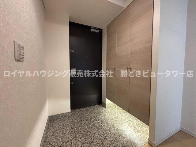 玄関　※居住中の為、別部屋参考写真