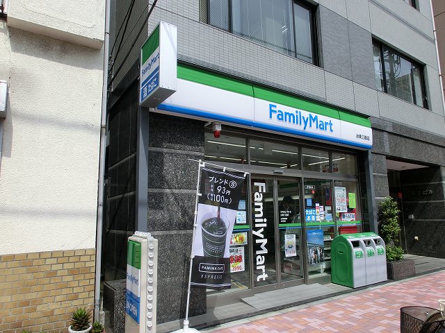 コンビニ　ファミリーマート（コンビニ）まで213m