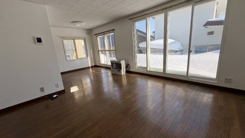 居室・リビング　明るいリビング