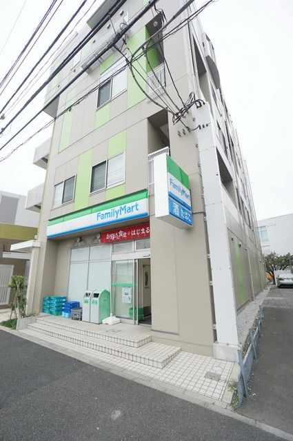 コンビニ　ファミリーマート都筑ふれあいの丘駅前店（コンビニ）まで851m