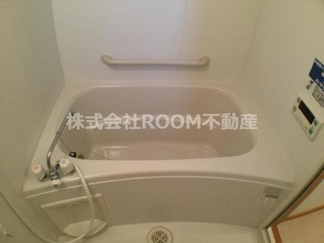 バス・シャワールーム　落ち着いた空間のお風呂です