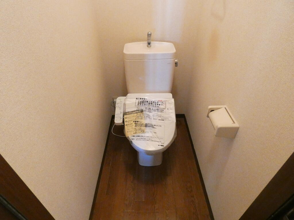 トイレ　2023年に温水洗浄便座に交換しました。