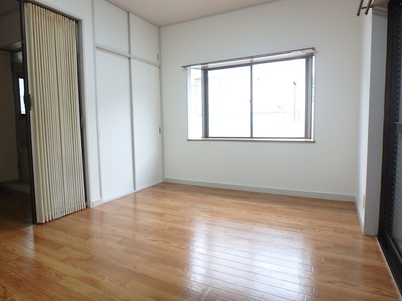 居室・リビング　別号室写真使用