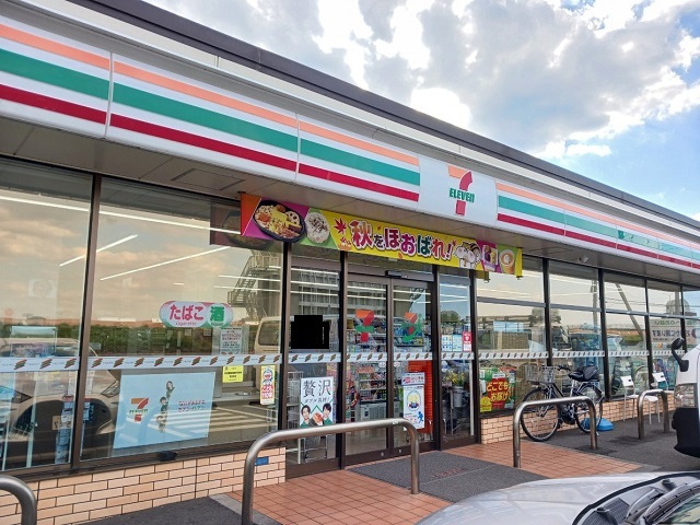 コンビニ　セブンイレブン川崎布田店（コンビニ）まで350m