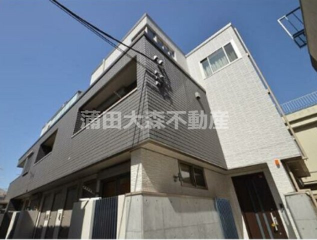 建物外観　2013年3月築　鉄骨造地上3階建て総戸数7戸の人気賃貸マン
