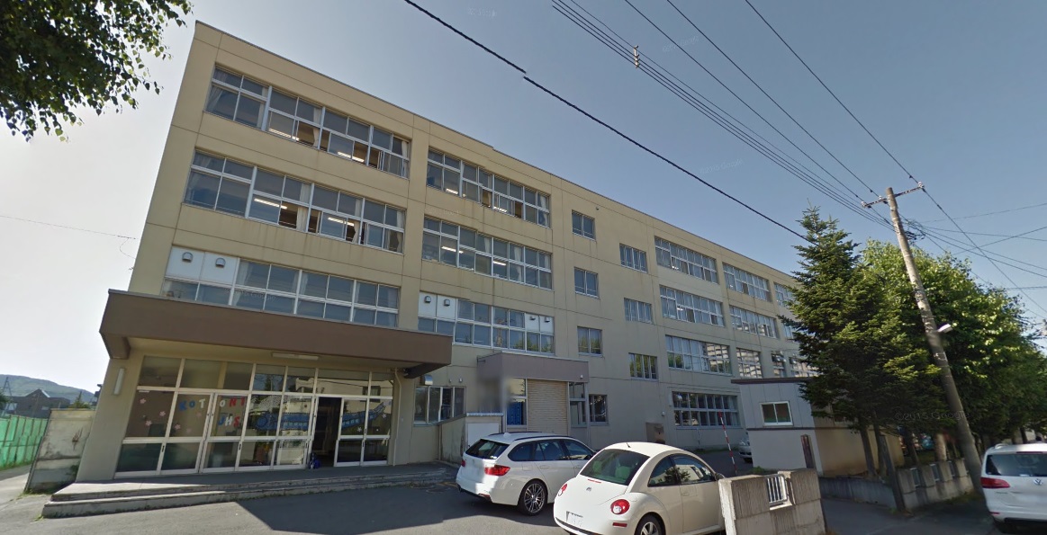 中学校　札幌市立琴似中学校（中学校）まで1122m