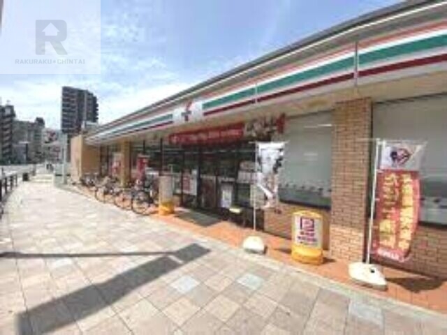 コンビニ　セブンイレブンJR放出駅西店（コンビニ）まで690m