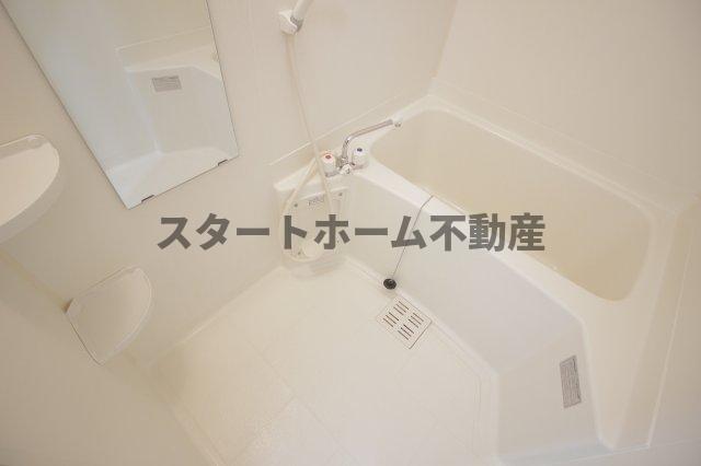 バス・シャワールーム　コンパクトで使いやすいお風呂です