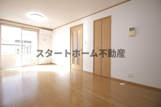 その他部屋・スペース　広くて明るい寝室