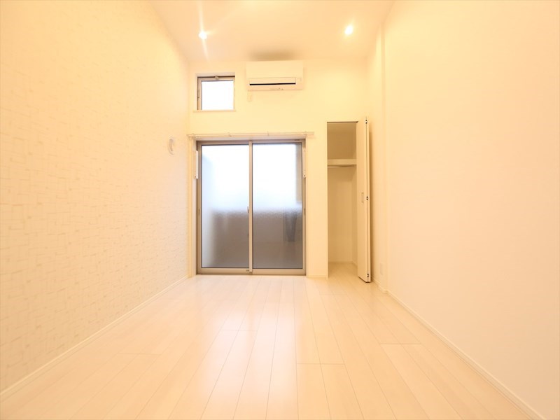 バルコニー　洋室6.6帖　ロフト5.6帖（収納にも寝室にも使えます）