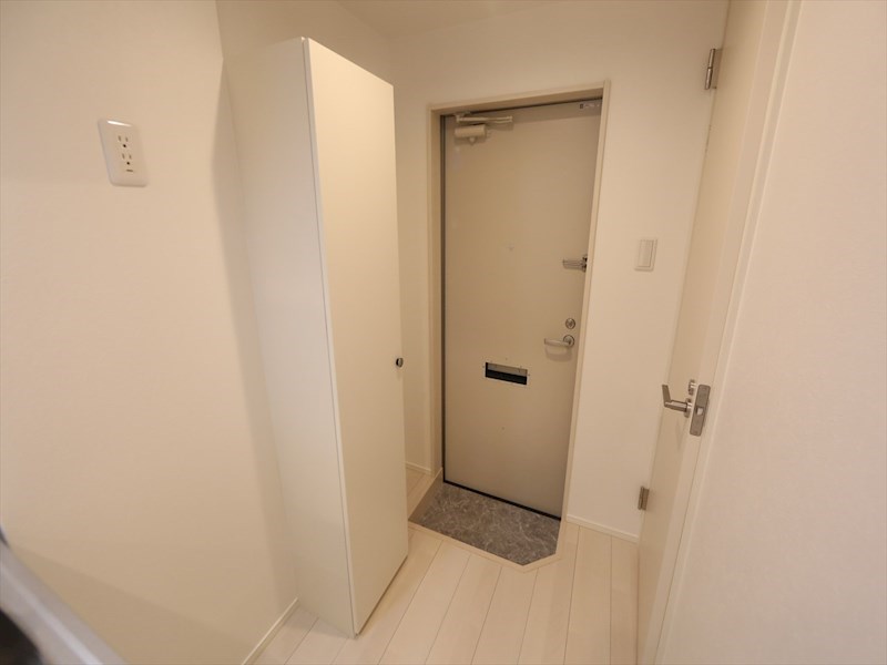 玄関　玄関　シューズボックス付（収納充実してます）