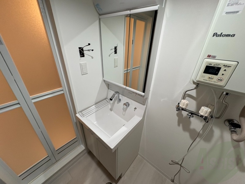 洗面設備　独立洗面台です。大きくてよいですね。シャンプーもできます！