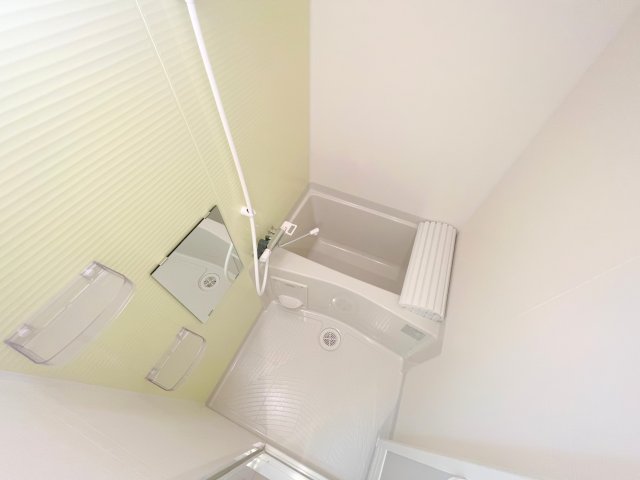 バス・シャワールーム　大きなバスルームは、足を伸ばせしてゆっくりできます。