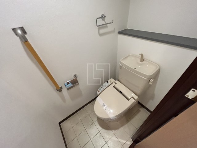 トイレ　コンソラーレ日本橋　温水洗浄便座