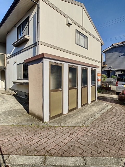 その他共有部分　各部屋に外部収納あり！タイヤの保管などに最適です！