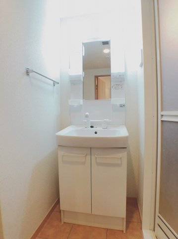 洗面設備　シャンプードレッサー付洗面台