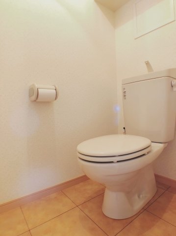 トイレ　あったら便利な棚付き