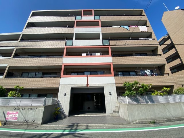 建物外観　外壁タイル張りでオシャレな外観です！