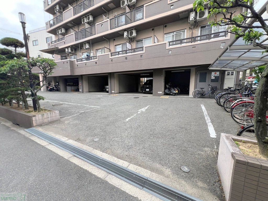 駐車場　駐車場