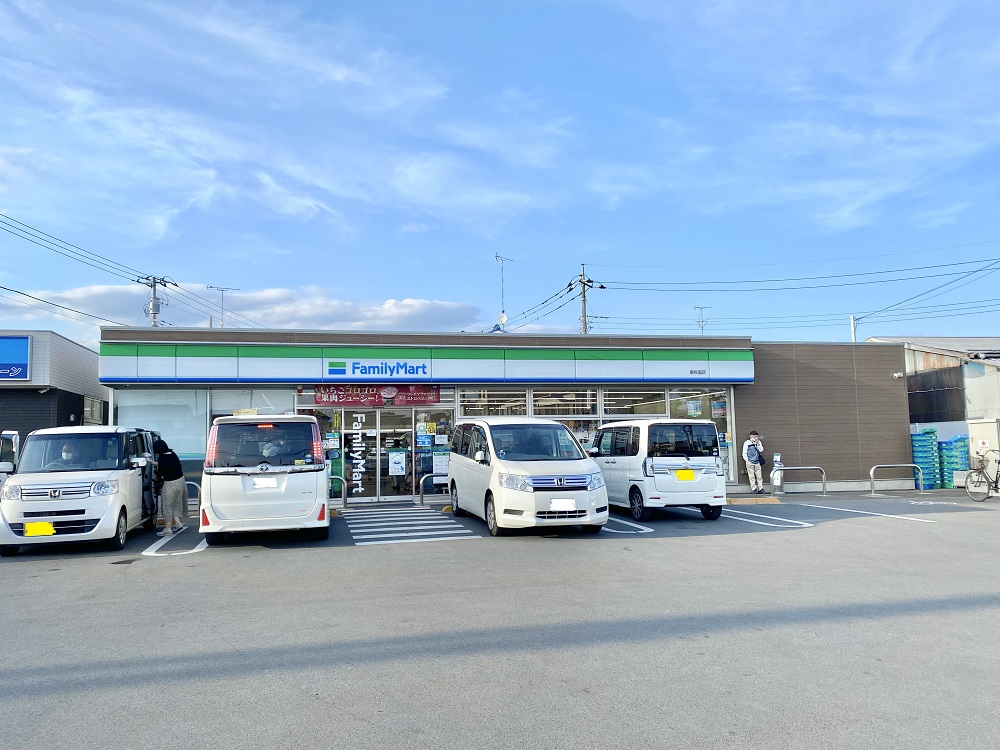 コンビニ　ファミリーマートあきる野草花店（コンビニ）まで288m