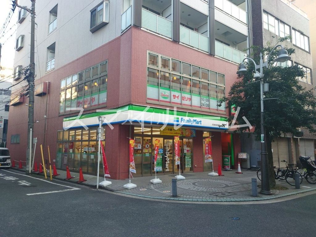 コンビニ　ファミリーマート京急鶴見駅前店（コンビニ）まで100m