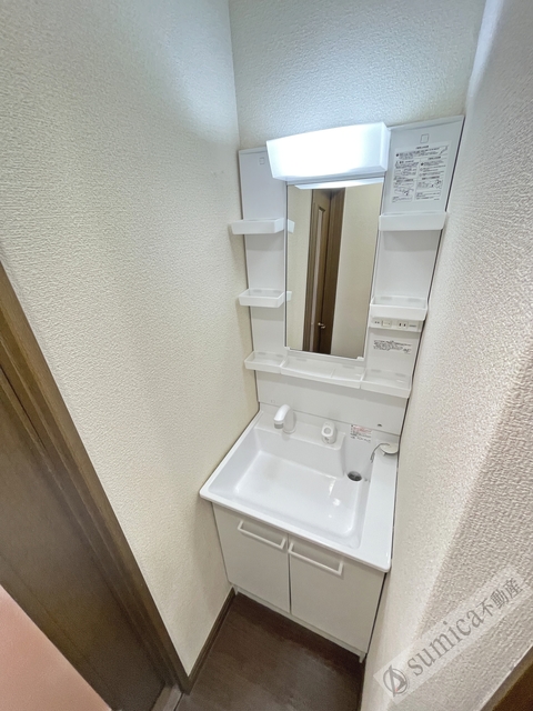 洗面設備　収納たっぷりメイク用品もスッキリ収納可能！